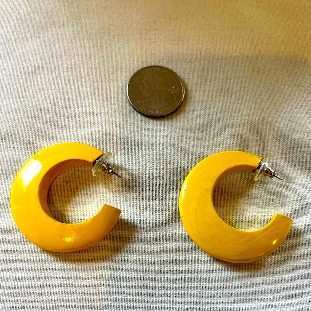 Vintage Wooden Yellow Hoop Earrings - Picture 15 of 16